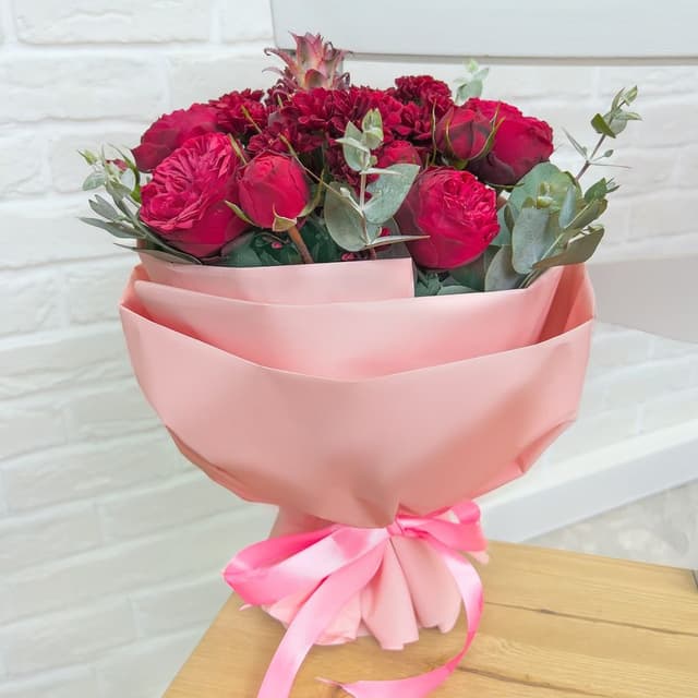 Букет из Ред Пиано, Кустовой Хризантемы и Ананаса «Таинственный остров» Букет из Ред Пиано, Кустовой Хризантемы и Ананаса «Таинственный остров»