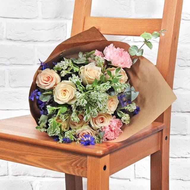 Букет из Розы, Диантуса и Васильков «Цветочная полянка» Букет из Розы, Диантуса и Васильков «Цветочная полянка»