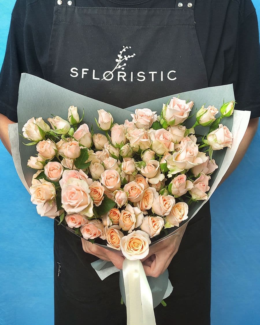 Букет Кустовых Роз «Бесценной»