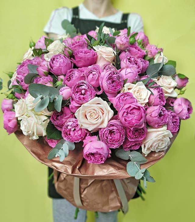 Букет из Роз Мисти Баблс и чайной Розы «Очаровательной» Букет из Роз Мисти Баблс и чайной Розы «Очаровательной»