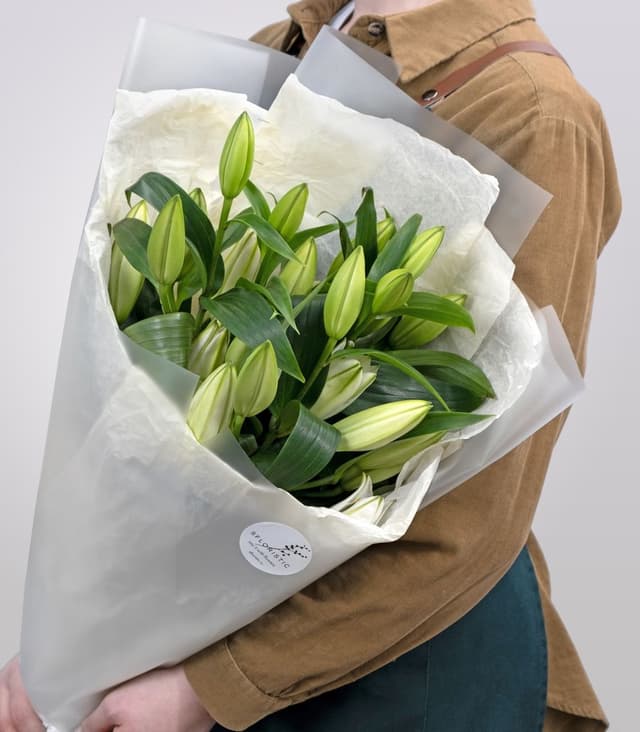 Букет из белой Лилии 5 шт «Элегантной» Букет из белой Лилии 5 шт «Элегантной»