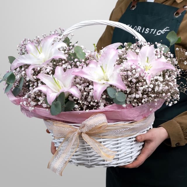 Корзина из Гипсофилы и Лилии в корзине «Дыханье ветра» Корзина из Гипсофилы и Лилии в корзине «Дыханье ветра»