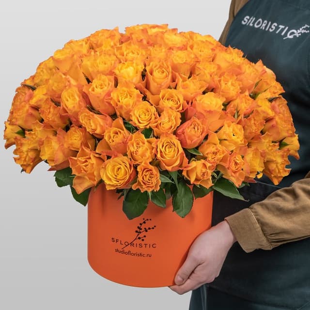 Композиция из оранжевых Роз Кения 101 шт в шляпной коробке «Спелый апельсин» Композиция из оранжевых Роз Кения 101 шт в шляпной коробке «Спелый апельсин»