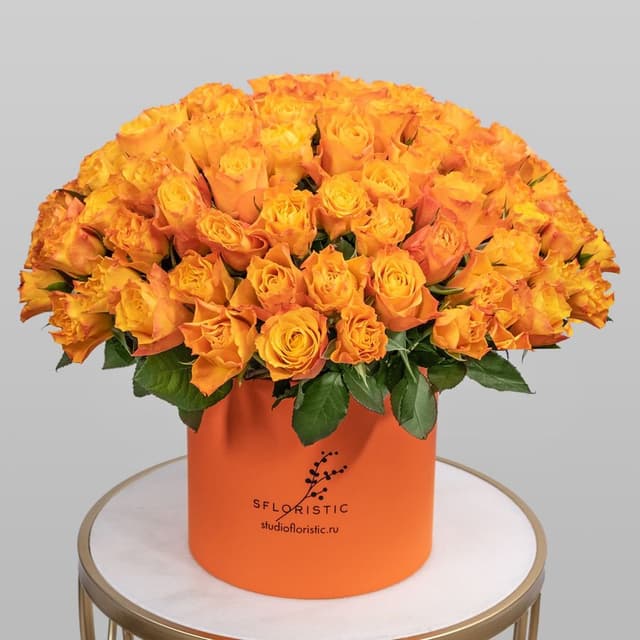 Композиция из оранжевых Роз Кения 101 шт в шляпной коробке «Спелый апельсин» Композиция из оранжевых Роз Кения 101 шт в шляпной коробке «Спелый апельсин»