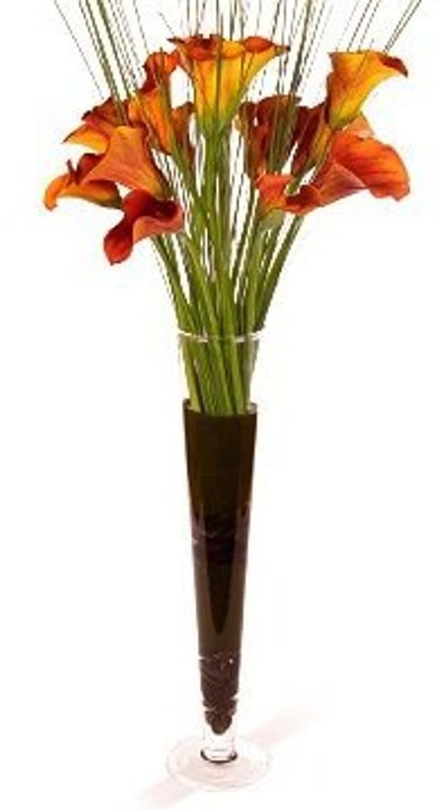 Композиция из Калл «Объятие тепла» в высокой вазе Композиция из Калл «Объятие тепла» в высокой вазе