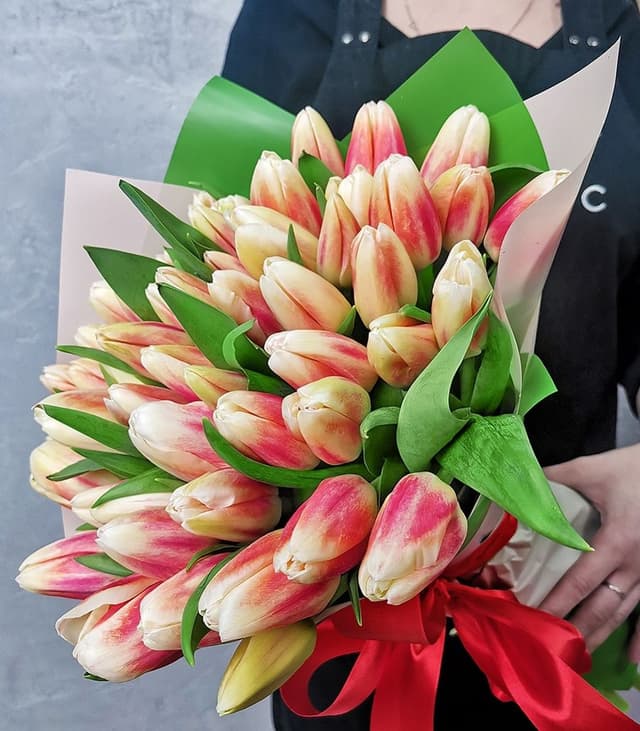 Букет Тюльпанов 31 шт «Загадочной» Букет Тюльпанов 31 шт «Загадочной»