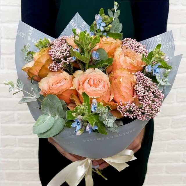 Букет из Розы Кахала и Оксипеталума "Проблеск" Букет из Розы Кахала и Оксипеталума "Проблеск"