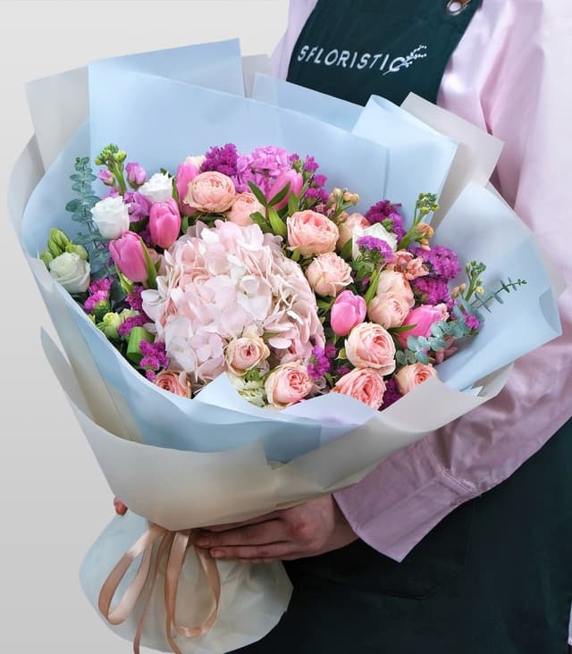 Букет из гортензий и роз «Розовый Фламинго» Букет из гортензий и роз «Розовый Фламинго»