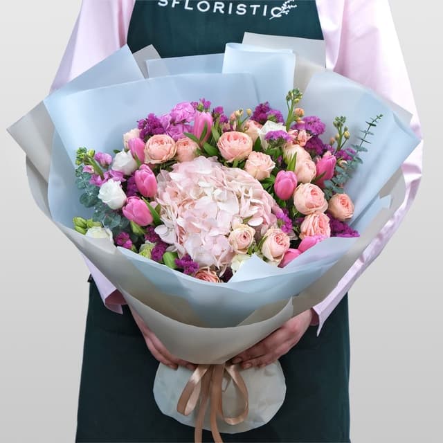 Букет из гортензий и роз «Розовый Фламинго» Букет из гортензий и роз «Розовый Фламинго»