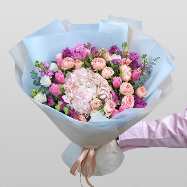 Букет из гортензий и роз «Розовый Фламинго» Букет из гортензий и роз «Розовый Фламинго»