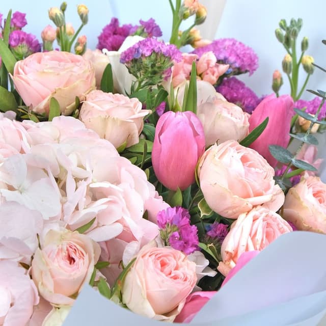 Букет из гортензий и роз «Розовый Фламинго» Букет из гортензий и роз «Розовый Фламинго»