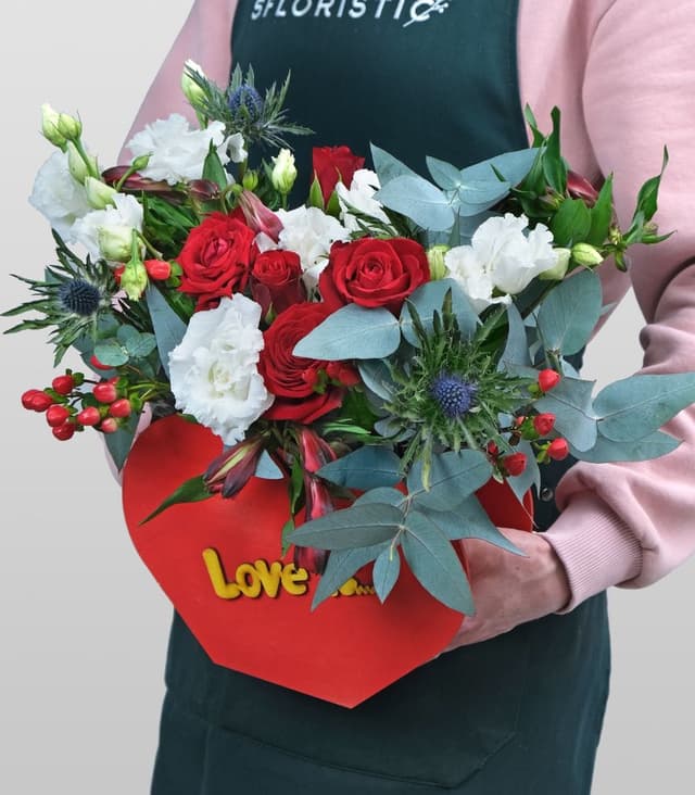 Композиция из Роз и Альстромерии в ящике «Любовь с первого взгляда» Композиция из Роз и Альстромерии в ящике «Любовь с первого взгляда»