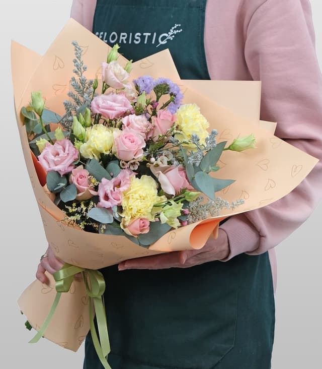 Букет из Роз и Диантуса «Love Story» Букет из Роз и Диантуса «Love Story»