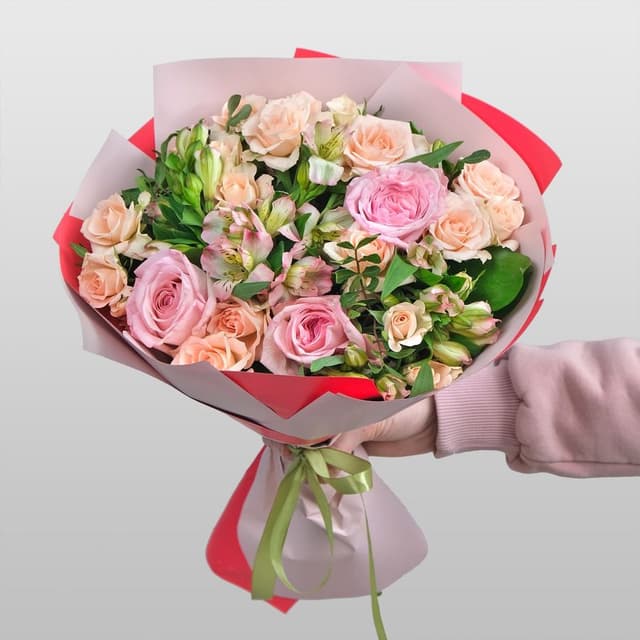 Букет из Альстромерии и кустовых роз «Сказочной» Букет из Альстромерии и кустовых роз «Сказочной»