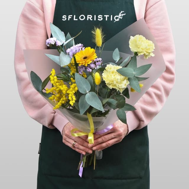 Букет из гвоздики и гермини «Чистосердечной» Букет из гвоздики и гермини «Чистосердечной»