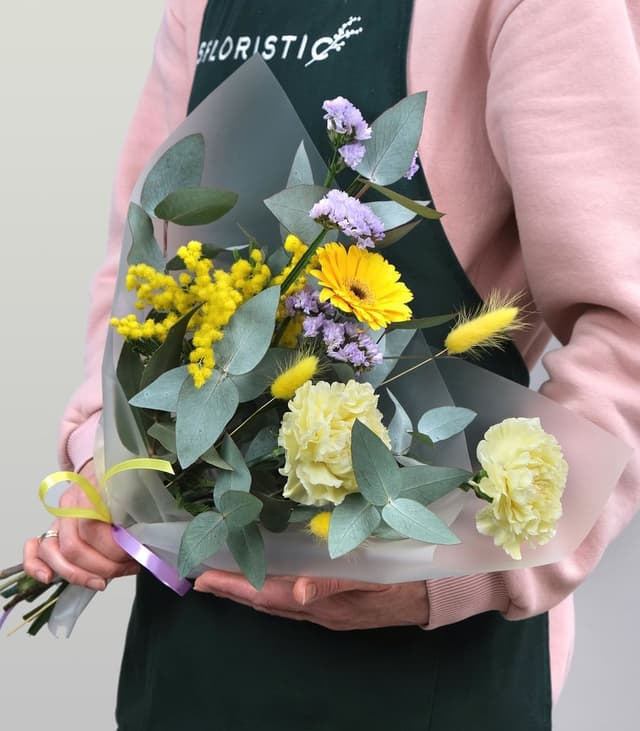 Букет из гвоздики и гермини «Чистосердечной» Букет из гвоздики и гермини «Чистосердечной»