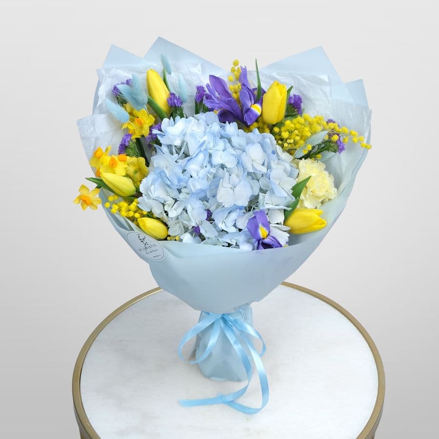 Букет из Гортензии, Мимозы и Ирисов «Умной»
