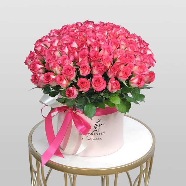 Композиция из розовых Роз Кения 101 шт в шляпной коробке «Божественной» Композиция из розовых Роз Кения 101 шт в шляпной коробке «Божественной»