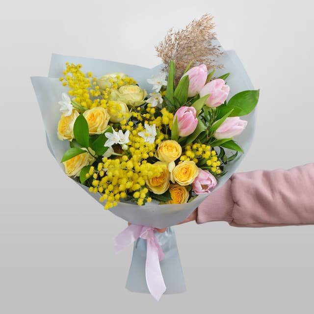 Букет из Тюльпанов, Кустовой Розы и Нарцисса «Любвиобильной» Букет из Тюльпанов, Кустовой Розы и Нарцисса «Любвиобильной»