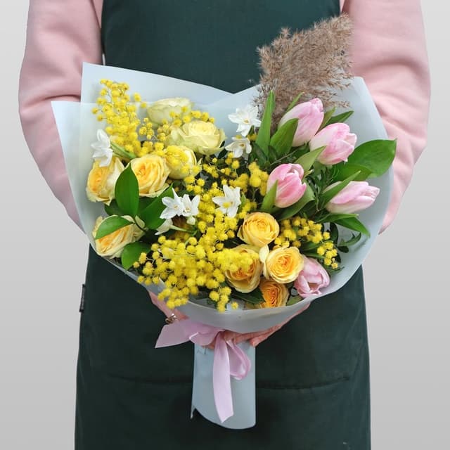 Букет из Тюльпанов, Кустовой Розы и Нарцисса «Любвиобильной» Букет из Тюльпанов, Кустовой Розы и Нарцисса «Любвиобильной»