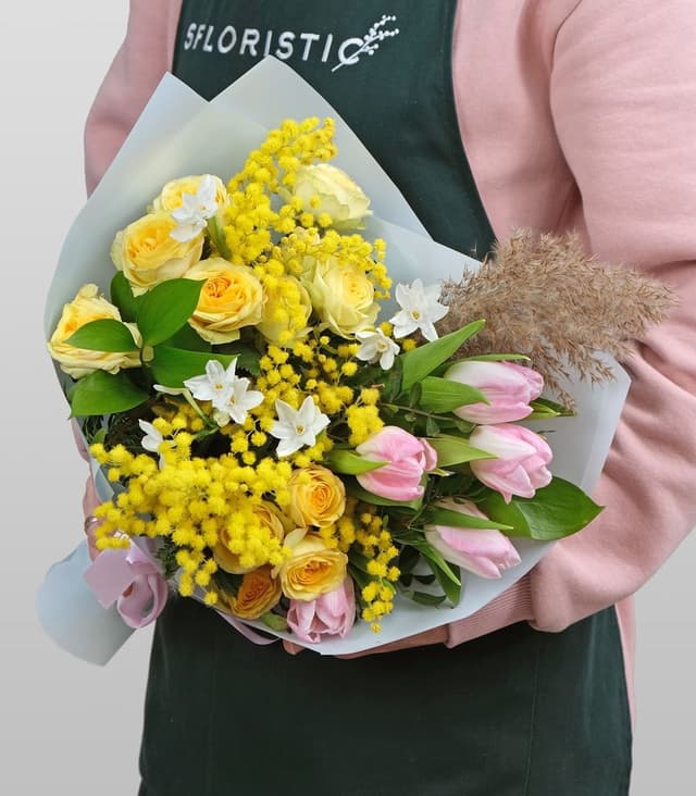 Букет из Тюльпанов, Кустовой Розы и Нарцисса «Любвиобильной» Букет из Тюльпанов, Кустовой Розы и Нарцисса «Любвиобильной»