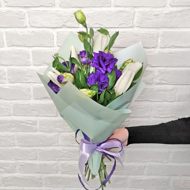 Букет из Тюльпана и Эустомы «Умиротворение» Букет из Тюльпана и Эустомы «Умиротворение»