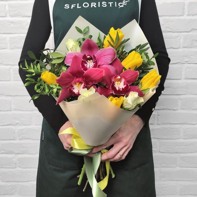 Букет из Тюльпанов, Желтой Орхидеи и Кении «Любовная Ностальгия» Букет из Тюльпанов, Желтой Орхидеи и Кении «Любовная Ностальгия»