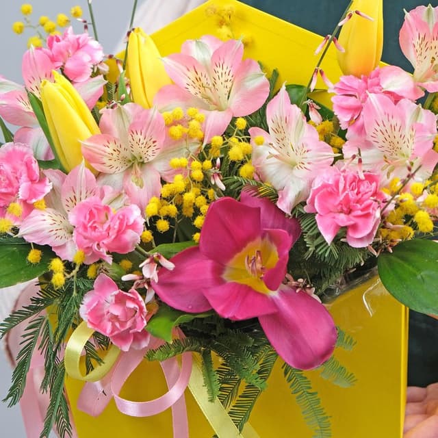 Композиция из Тюльпана и Альстромерий «Счастье в конверте» Композиция из Тюльпана и Альстромерий «Счастье в конверте»