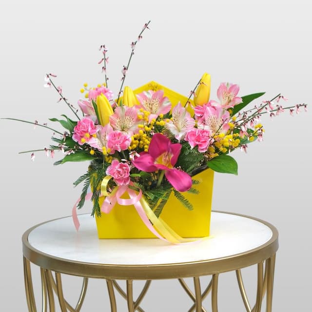 Композиция из Тюльпана и Альстромерий «Счастье в конверте» Композиция из Тюльпана и Альстромерий «Счастье в конверте»