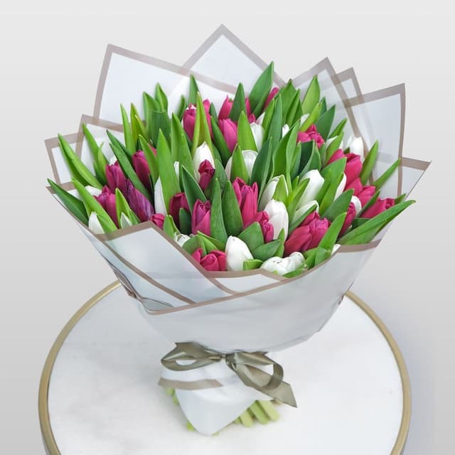 Букет из тюльпанов 51шт «Красочная весна» Букет из тюльпанов 51шт «Красочная весна»