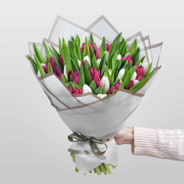 Букет из тюльпанов 51шт «Красочная весна» Букет из тюльпанов 51шт «Красочная весна»