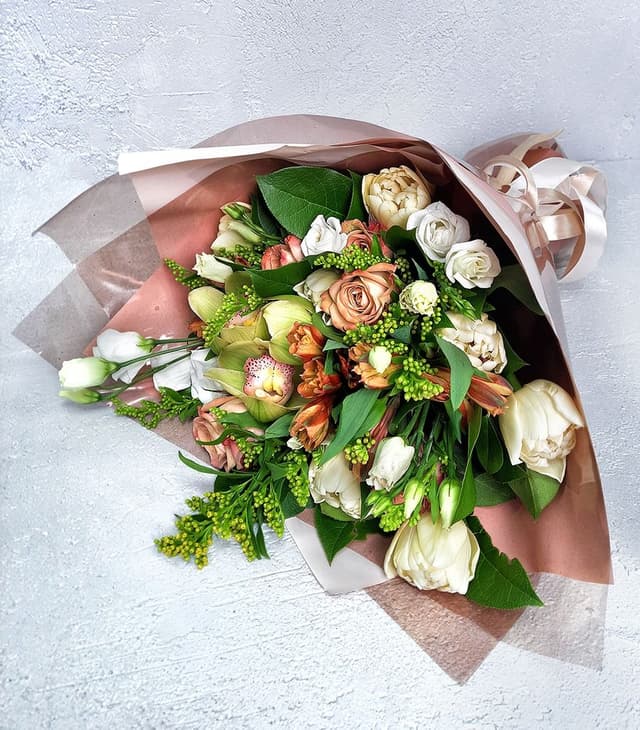 Букет из Роз и Орхидеи «Изысканный комплимент» Букет из Роз и Орхидеи «Изысканный комплимент»