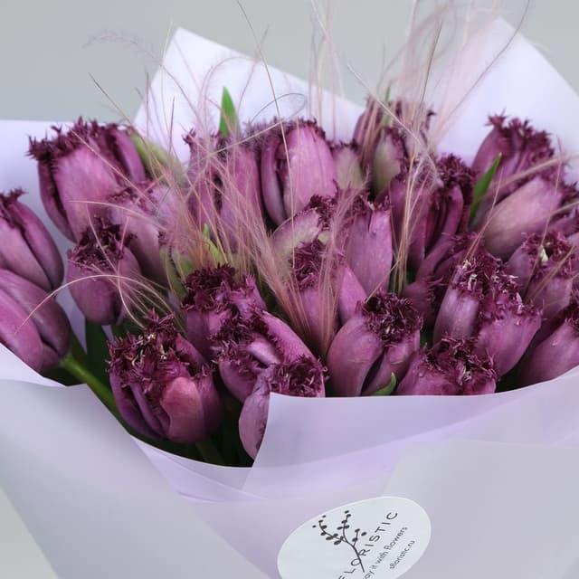 Букет из Тюльпанов 35 шт и Стифы «Преданная любовь» Букет из Тюльпанов 35 шт и Стифы «Преданная любовь»