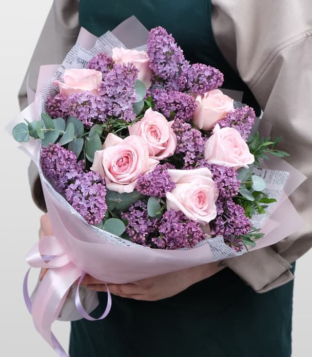 Букет из Роз Пинк Охара и Сирени «Нежный рассвет» Букет из Роз Пинк Охара и Сирени «Нежный рассвет»