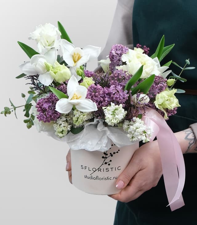 Букет из Сирени, Тюльпана и Лизиантуса «Белые Облака» Букет из Сирени, Тюльпана и Лизиантуса «Белые Облака»