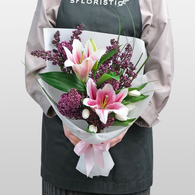 Букет из Лилий, Тюльпанов и Сирени «Милосердие» Букет из Лилий, Тюльпанов и Сирени «Милосердие»