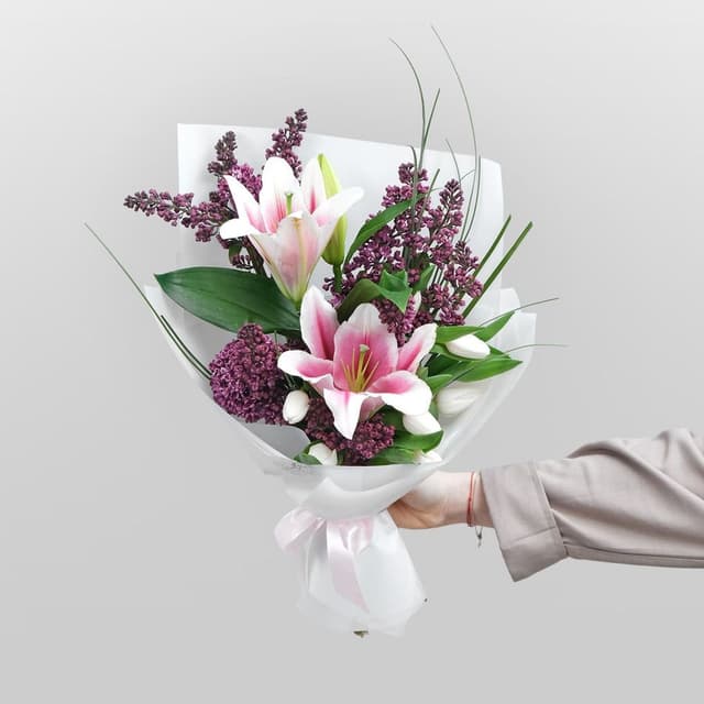 Букет из Лилий, Тюльпанов и Сирени «Милосердие» Букет из Лилий, Тюльпанов и Сирени «Милосердие»