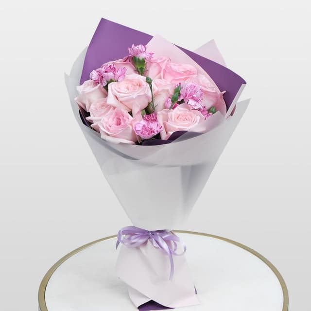 Букет из Роз Охара и Гвоздики «Очаровательный Сад» Букет из Роз Охара и Гвоздики «Очаровательный Сад»