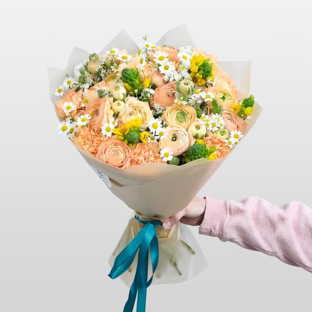 Букет из Ранункулюсов и Диантуса «Камилла» Букет из Ранункулюсов и Диантуса «Камилла»