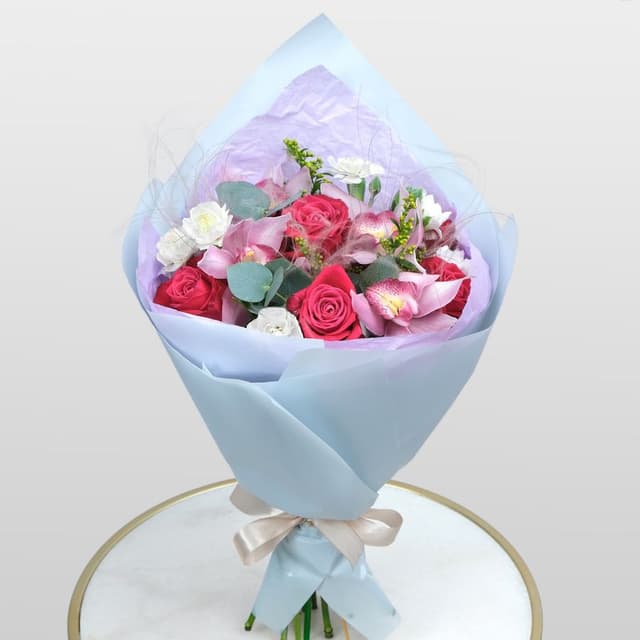 Букет из Роз, Орхидеи и Гвоздики «Шангри Ла» Букет из Роз, Орхидеи и Гвоздики «Шангри Ла»