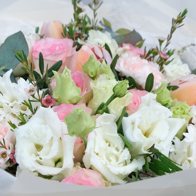 Букет из Роз, Гиацинтов и Лизиантуса «Любовная симфония» Букет из Роз, Гиацинтов и Лизиантуса «Любовная симфония»