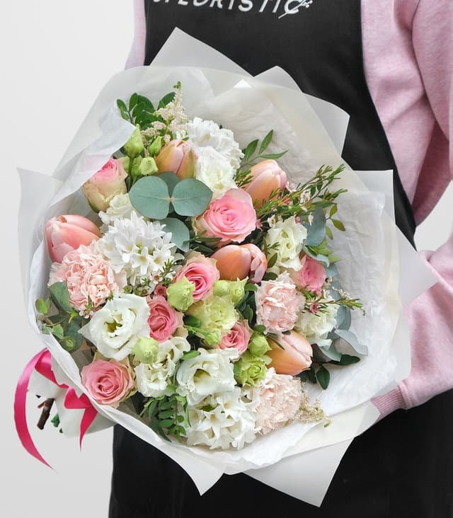 Букет из Роз, Гиацинтов и Лизиантуса «Любовная симфония» Букет из Роз, Гиацинтов и Лизиантуса «Любовная симфония»