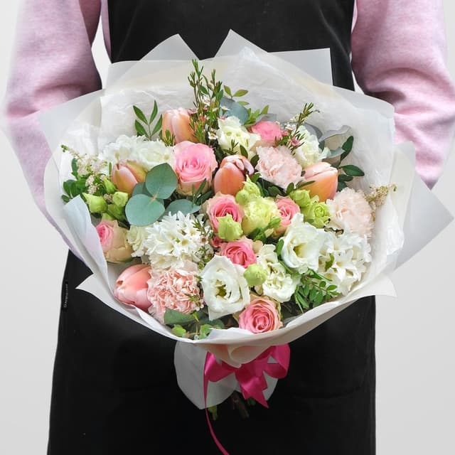 Букет из Роз, Гиацинтов и Лизиантуса «Любовная симфония» Букет из Роз, Гиацинтов и Лизиантуса «Любовная симфония»