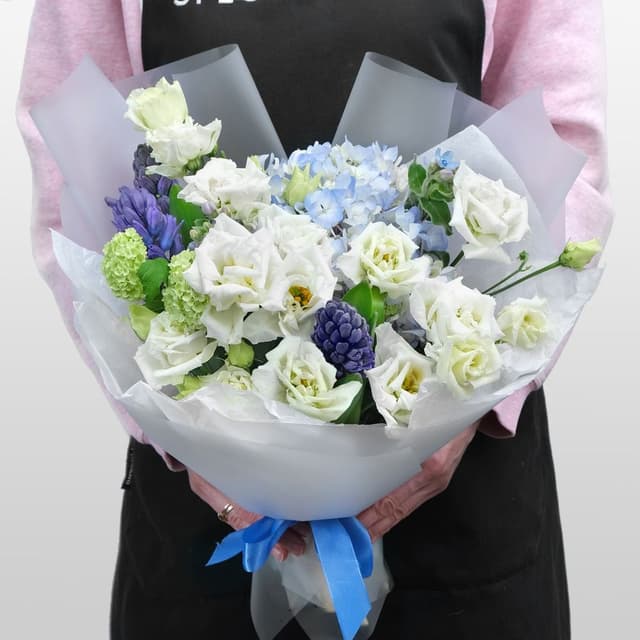 Букет из Гортензии, Эустомы, Гиацинта «Мелодия чувств» Букет из Гортензии, Эустомы, Гиацинта «Мелодия чувств»