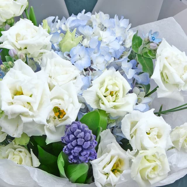 Букет из Гортензии, Эустомы, Гиацинта «Мелодия чувств» Букет из Гортензии, Эустомы, Гиацинта «Мелодия чувств»