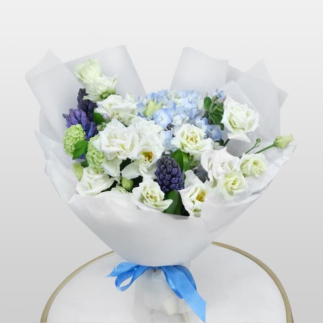 Букет из Гортензии, Эустомы, Гиацинта «Мелодия чувств» Букет из Гортензии, Эустомы, Гиацинта «Мелодия чувств»
