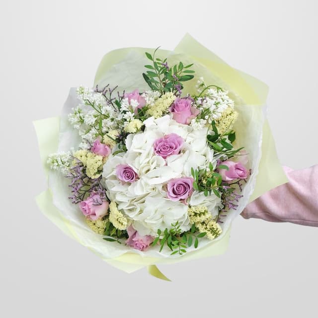 Букет из Роз, Гортензии и Сирени «Ангельская нежность» Букет из Роз, Гортензии и Сирени «Ангельская нежность»