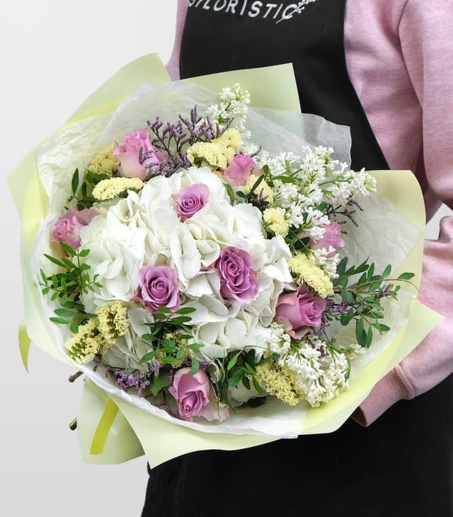 Букет из Роз, Гортензии и Сирени «Ангельская нежность» Букет из Роз, Гортензии и Сирени «Ангельская нежность»