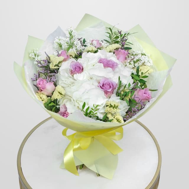 Букет из Роз, Гортензии и Сирени «Ангельская нежность» Букет из Роз, Гортензии и Сирени «Ангельская нежность»