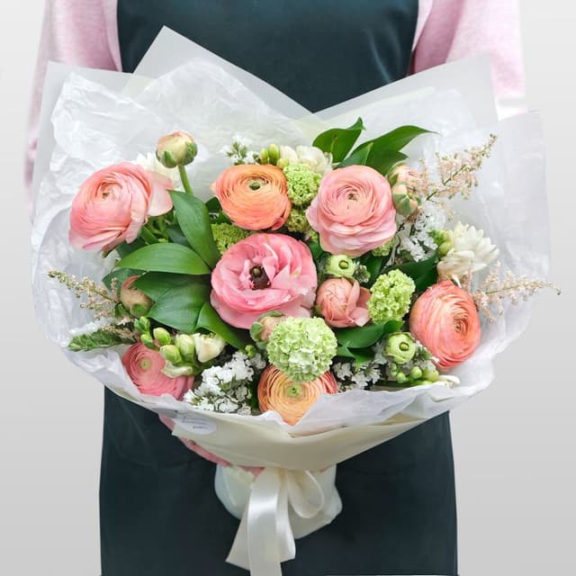 Букет из Ранункулюсов и Фрезии «Романтическое очарование» Букет из Ранункулюсов и Фрезии «Романтическое очарование»